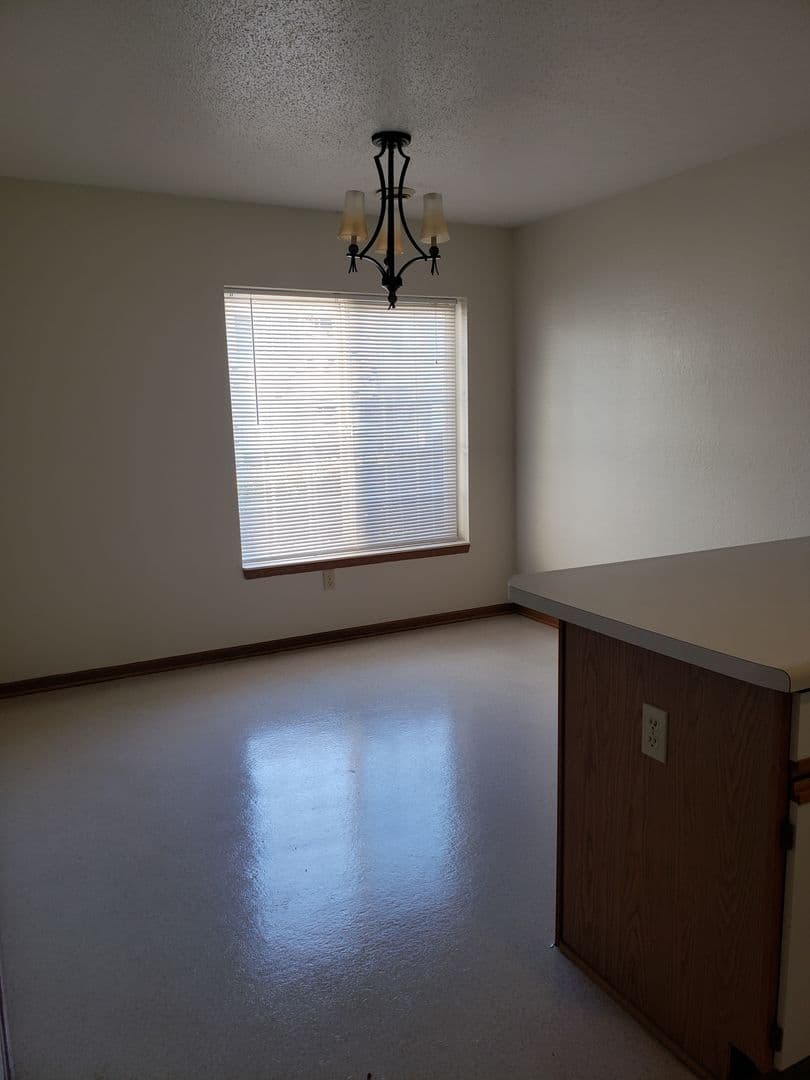 Butler Apartment: 12815 W Hampton Ave