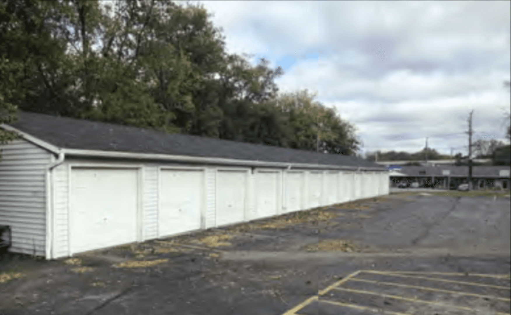 Milwaukee Apartment: 6333 N Denmark St