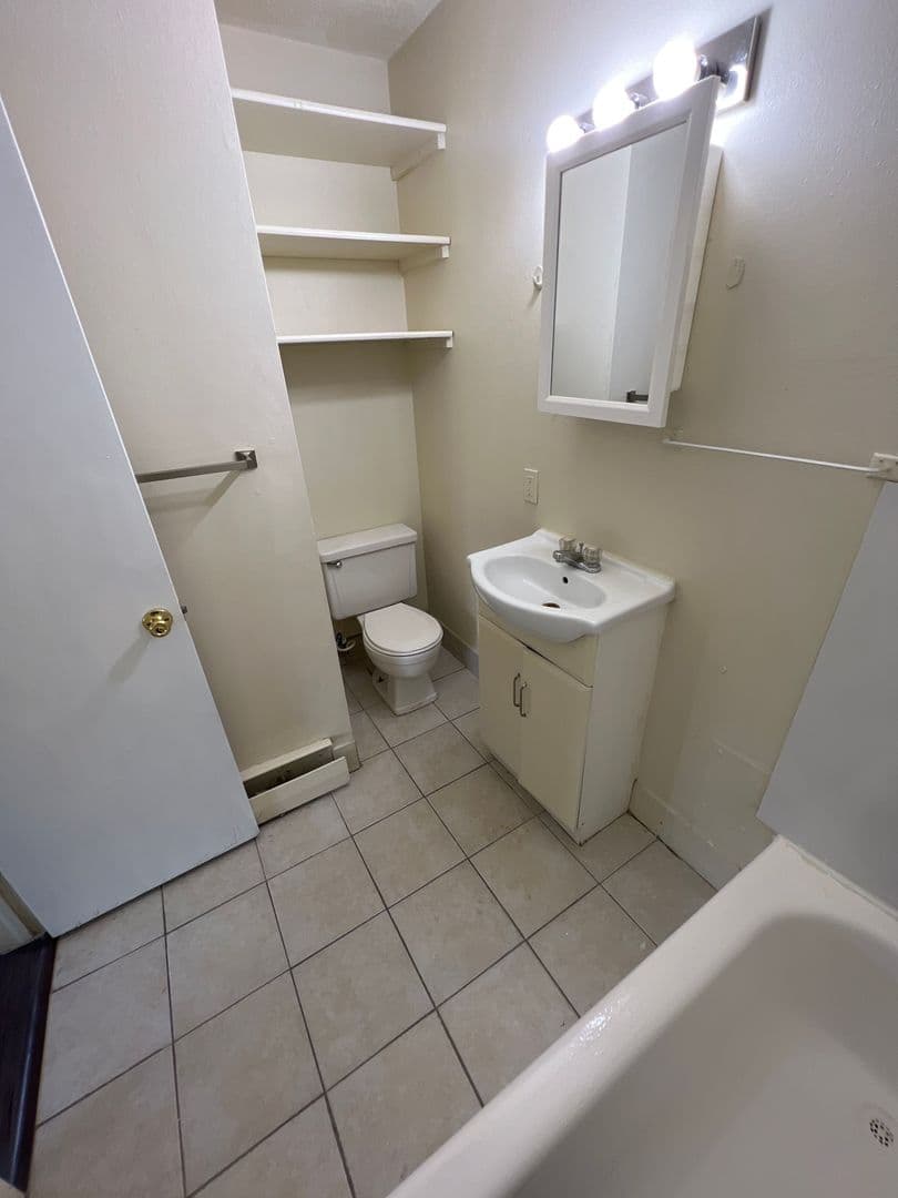 Ankeny Apartment: 206, 210, 214, 218 NW State St