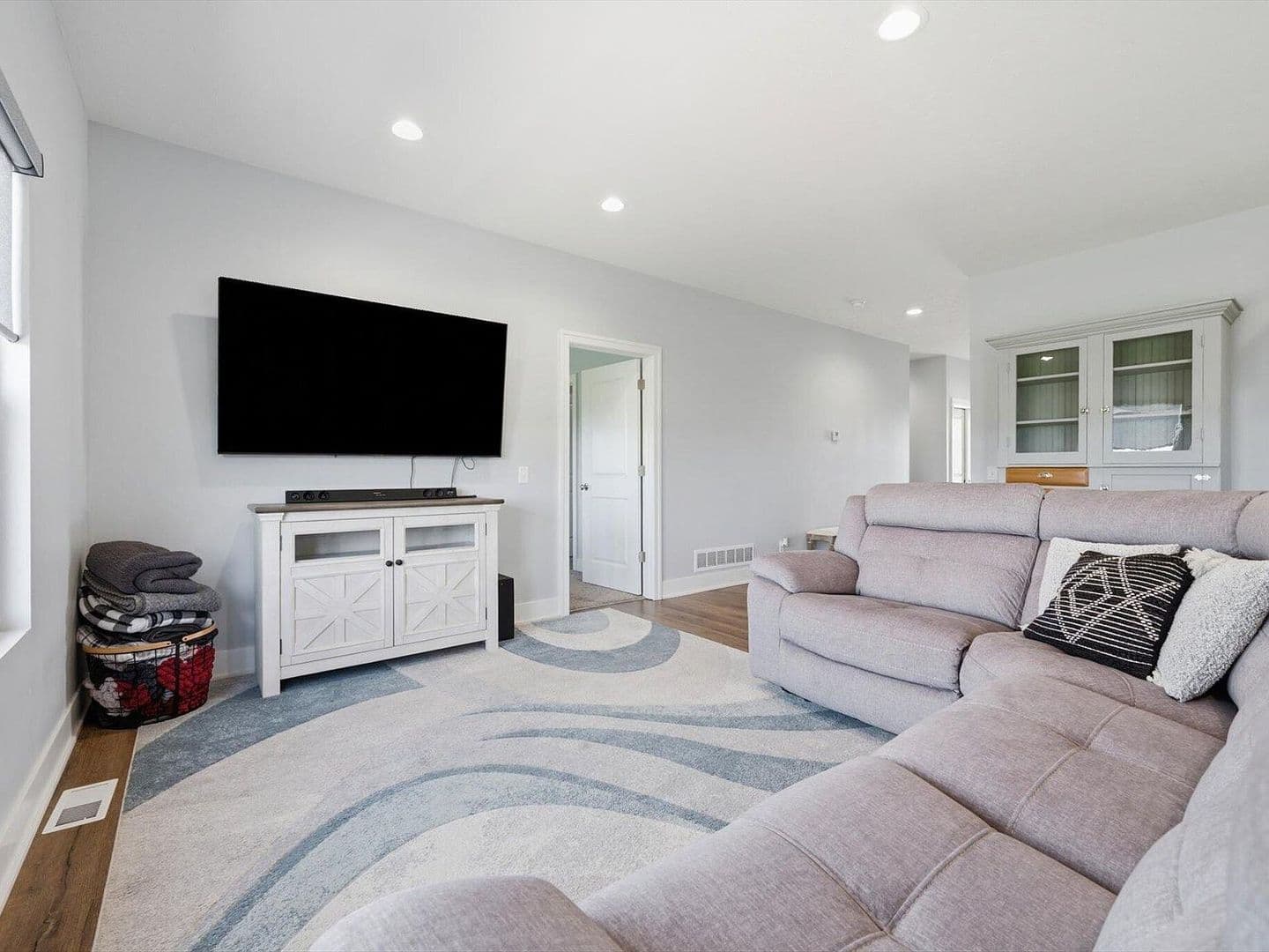 Council Bluffs House: 1086 Deveron Dr