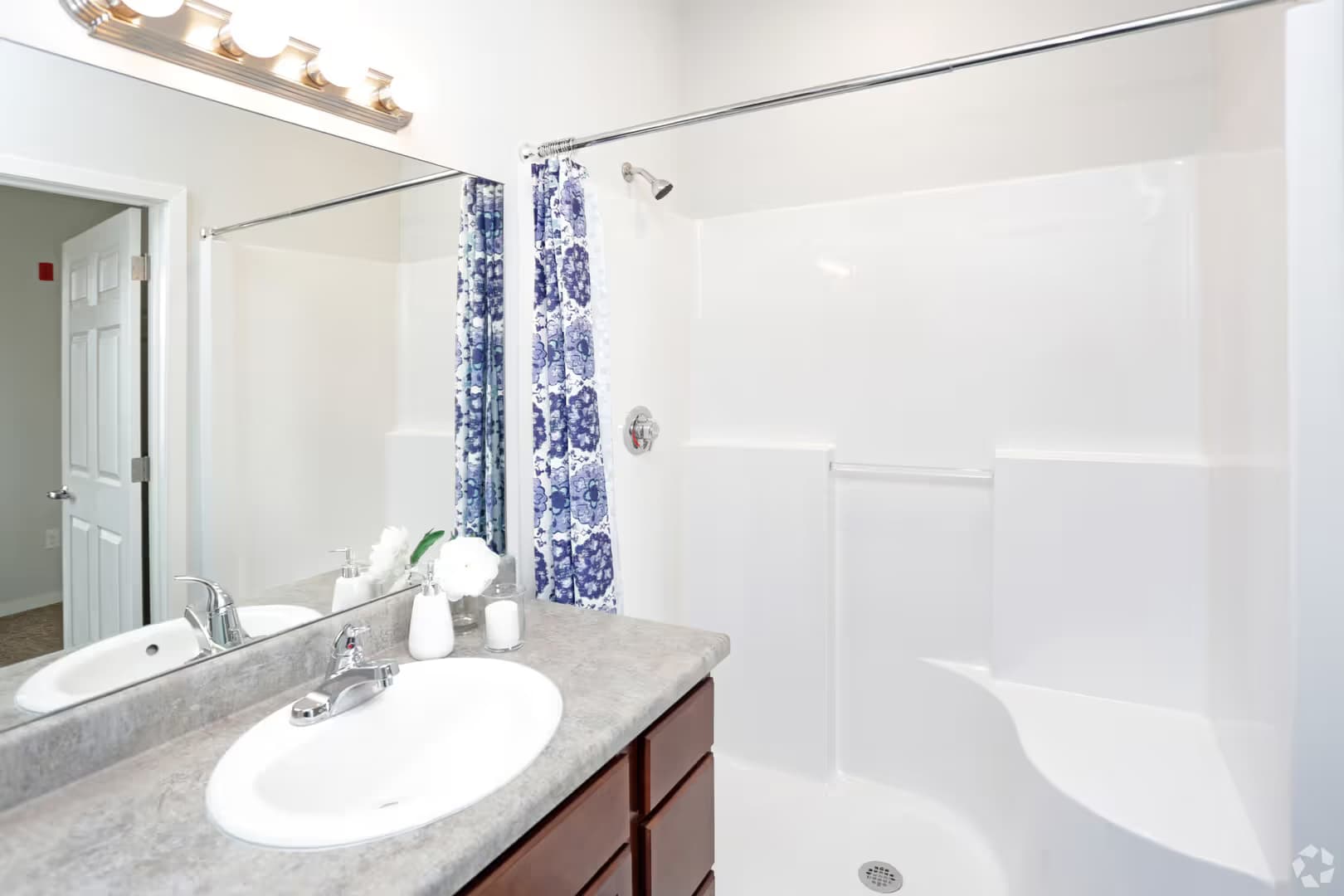 Omaha Apartment: 9451 Vernon Plz