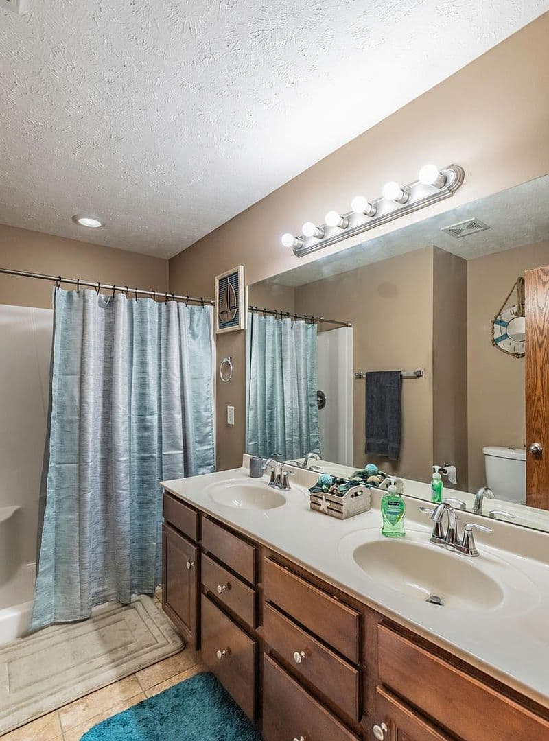 Council Bluffs House: 5100 Crogans Way Rd