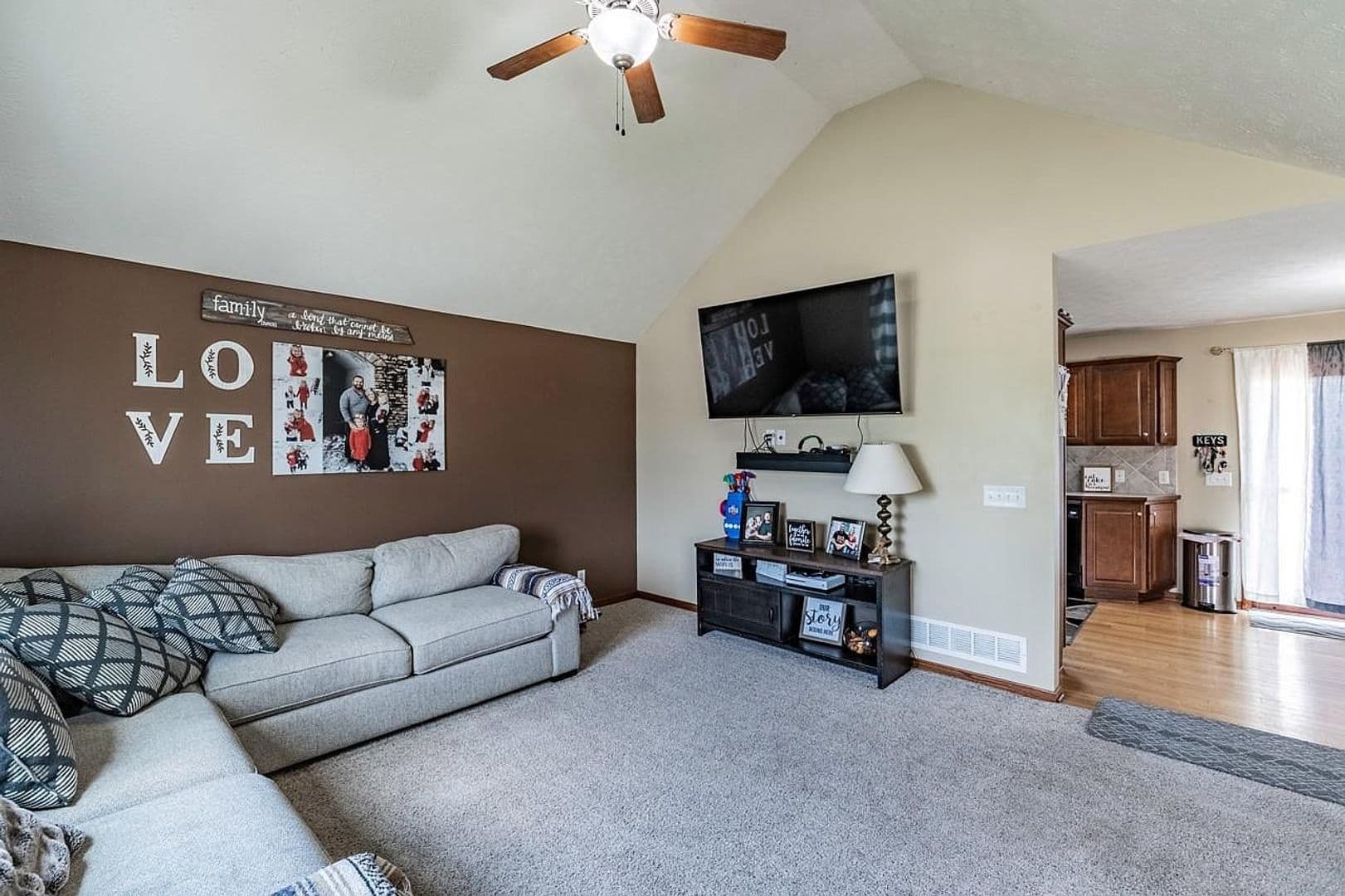 Council Bluffs House: 5100 Crogans Way Rd