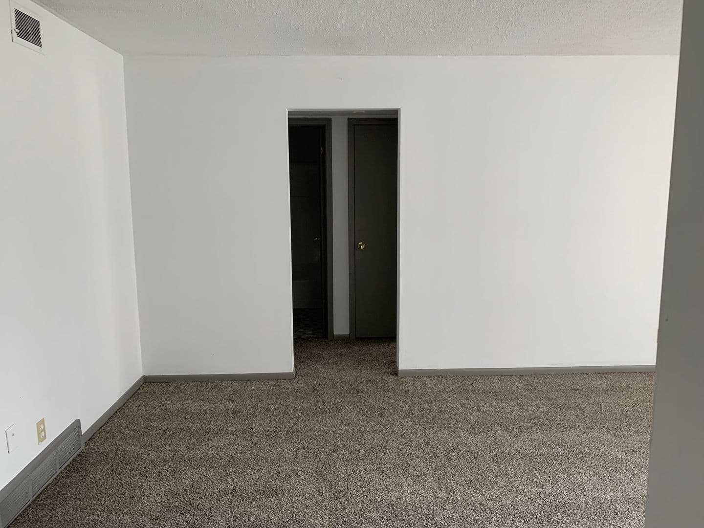 Council Bluffs Apartment: 124 Harrison St