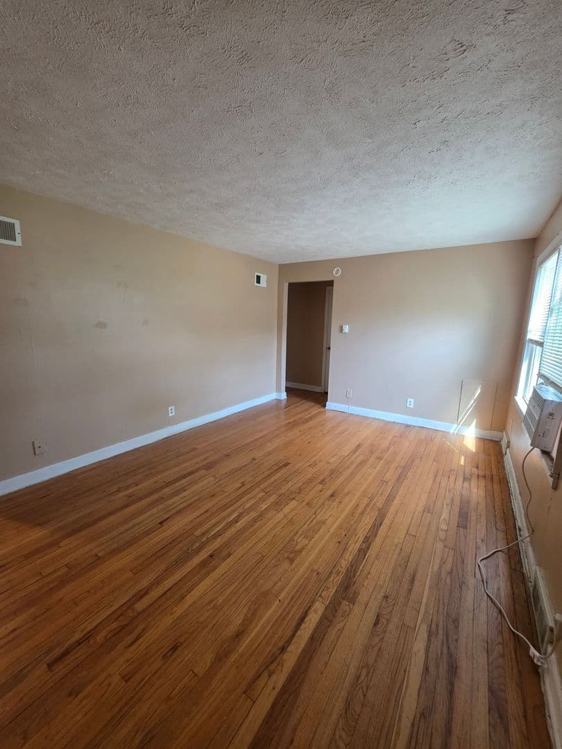Omaha Apartment: 816 N 46th St
