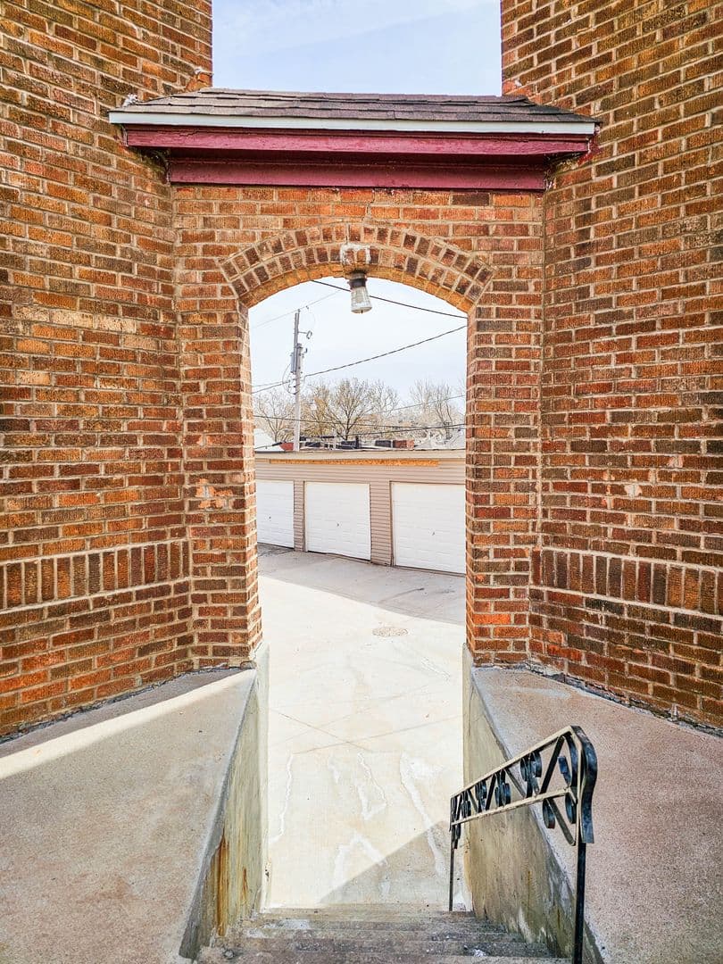 Omaha Apartment: 3419 Howard St,