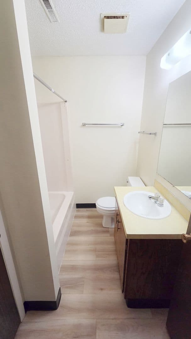 Ankeny Apartment: 2017 NW Hickory Ln