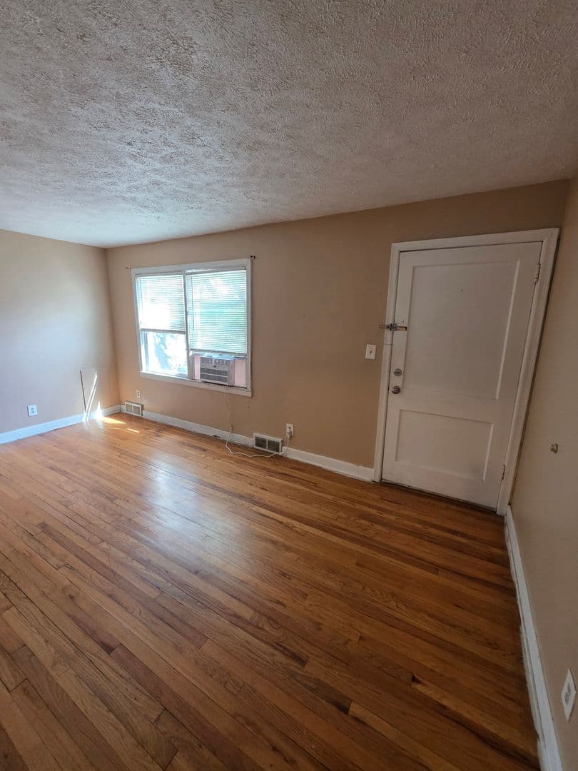 Omaha Apartment: 816 N 46th St