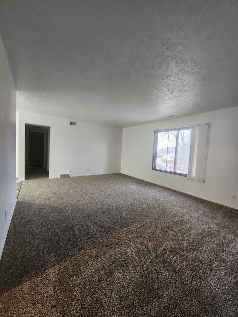 Council Bluffs Apartment: 207 Frank Street