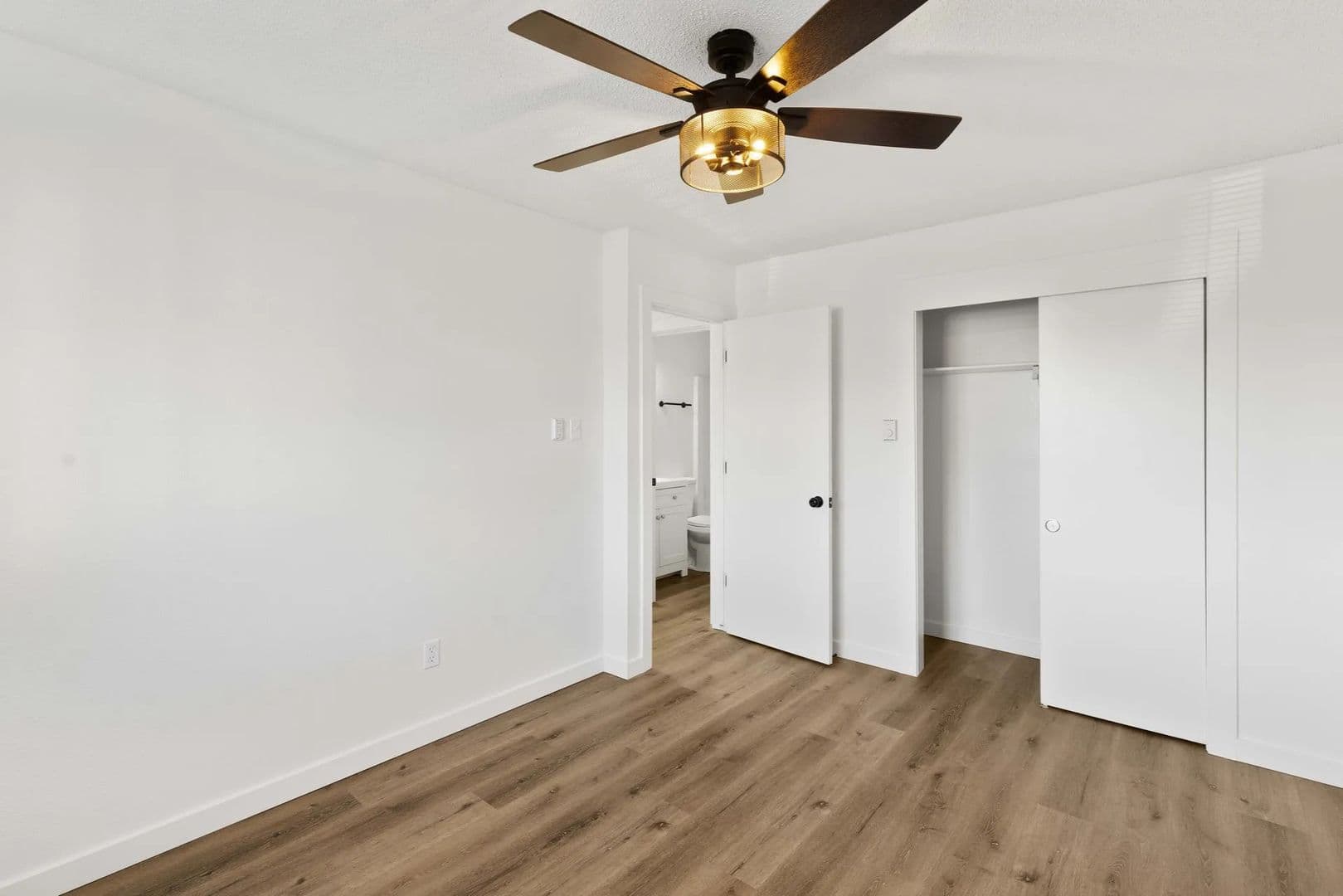 Des Moines Apartment: 3913 Hubbell Avenue