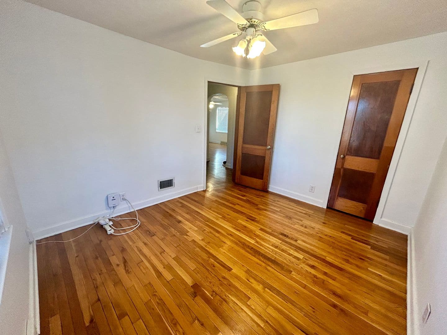 Omaha House: 1932 S 62nd St