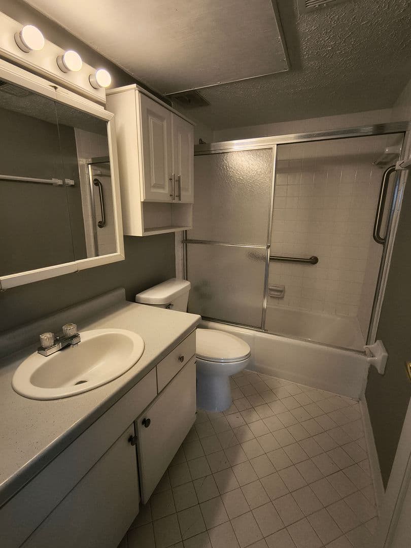 Council Bluffs Apartment: 38 Dillman Dr