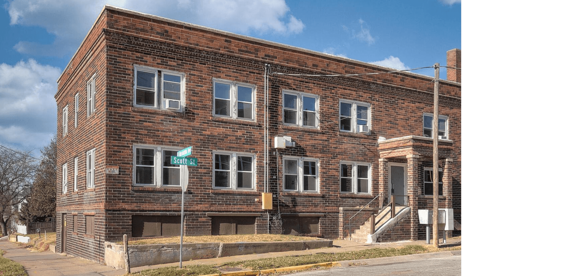 Council Bluffs Apartment: 208 Scott St
