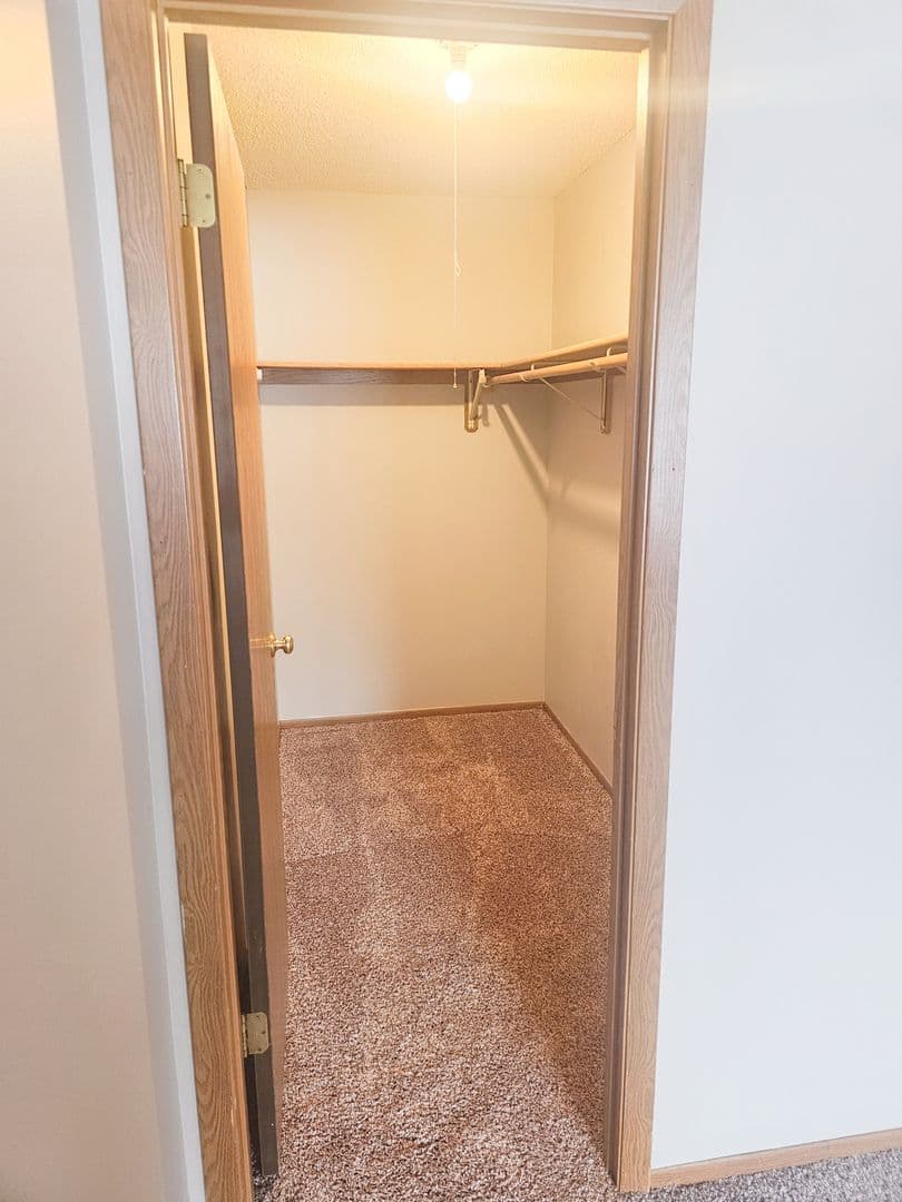 Newton Apartment: 500-510 E 17th St S