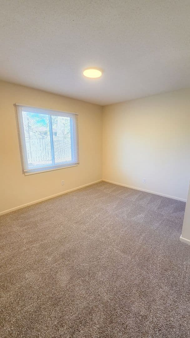 Ankeny Apartment: 2017 NW Hickory Ln