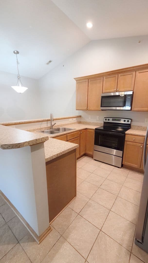 Des Moines Apartment: 2000 Meadow Ct