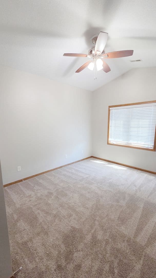 Des Moines Apartment: 2000 Meadow Ct