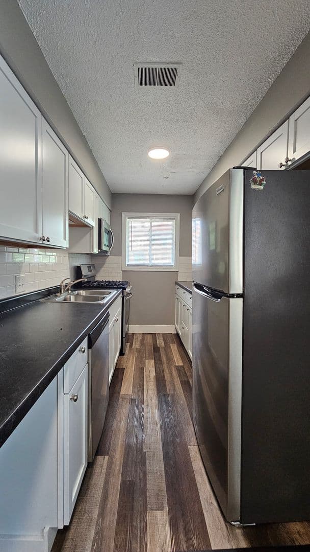 Omaha Apartment: 622 S 36th St