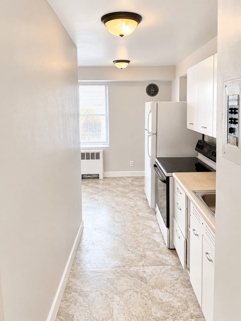 Omaha Apartment: 2235 Saint Marys Ave