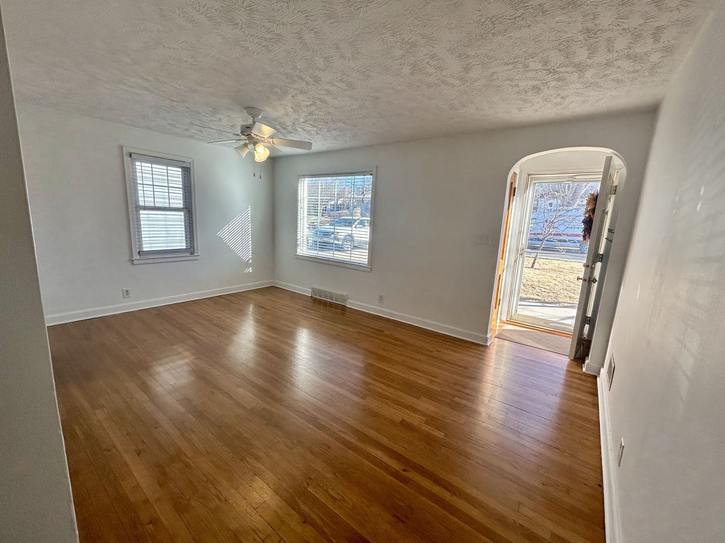 Omaha House: 1932 S 62nd St