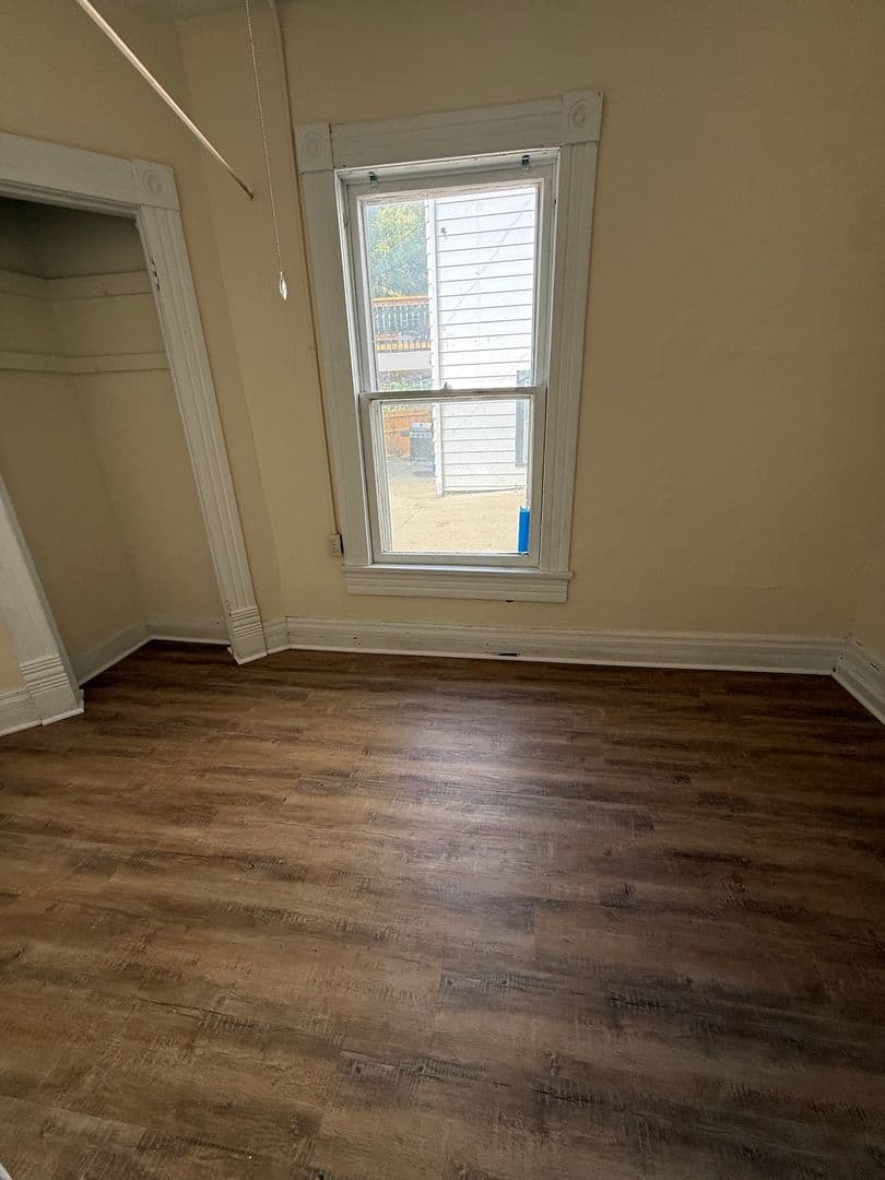 Omaha Apartment: 618 N 40th St