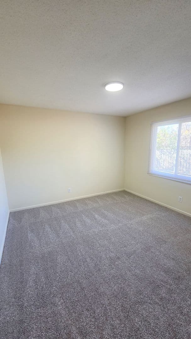 Ankeny Apartment: 2017 NW Hickory Ln