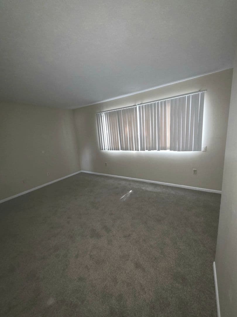 Bellevue Apartment: 7501 S 25th St