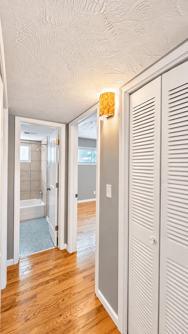Omaha Apartment: 620 S 35th St