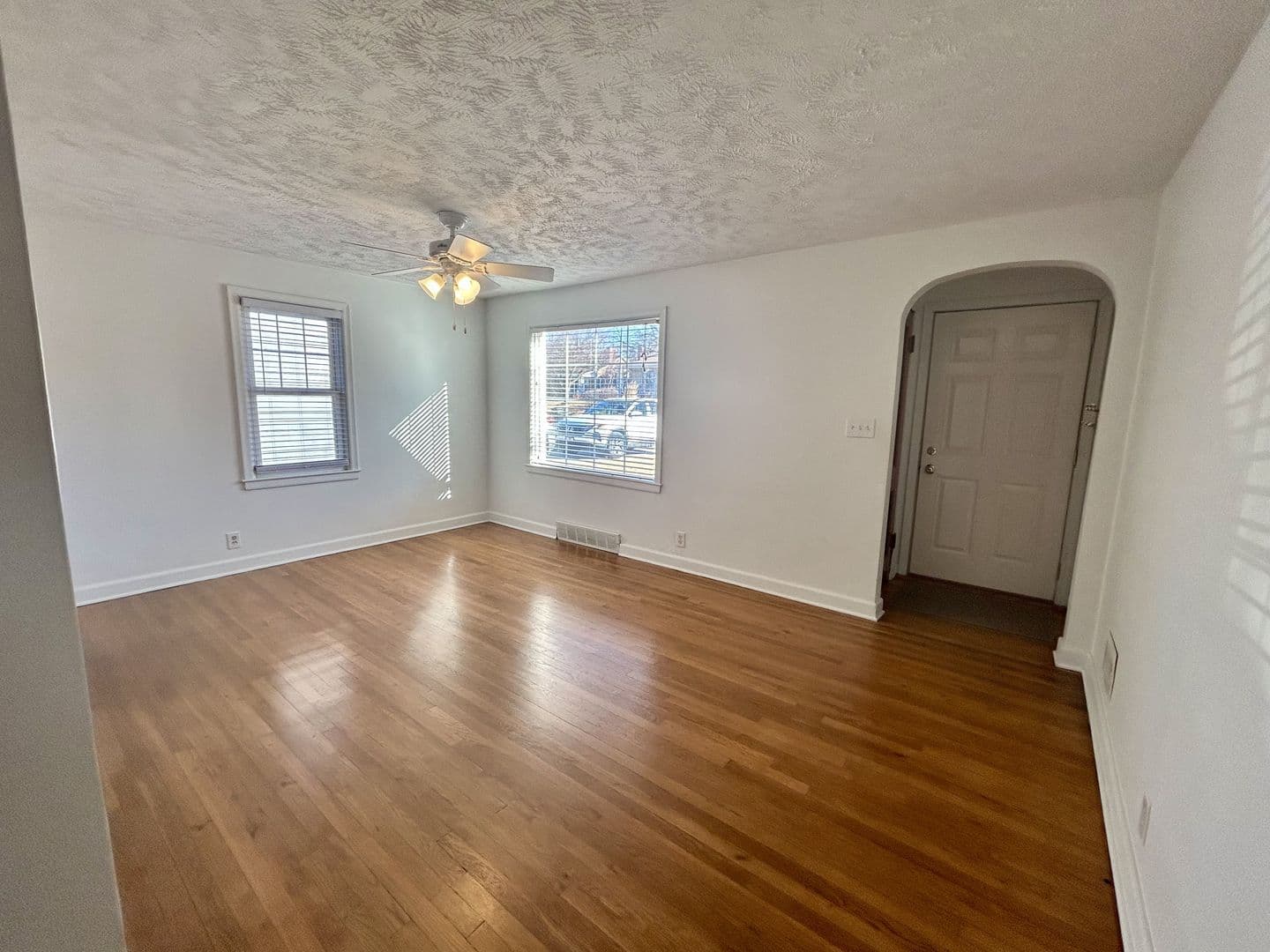 Omaha House: 1932 S 62nd St