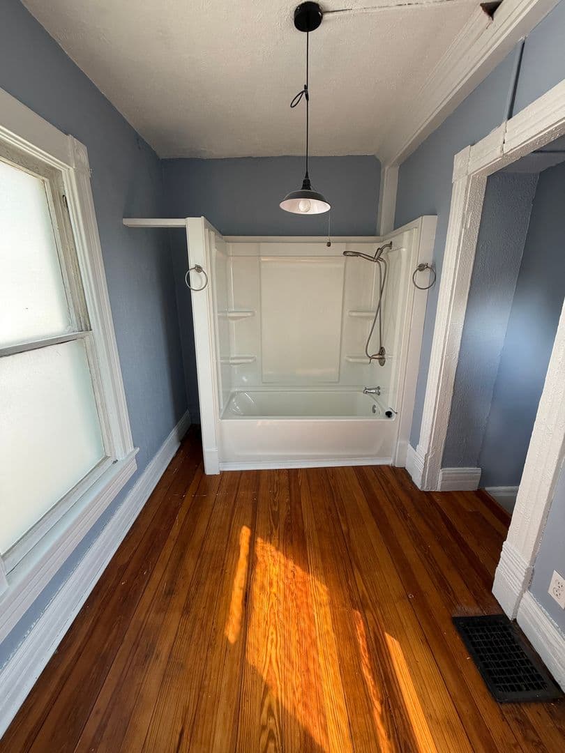 Omaha Apartment: 618 N 40th St