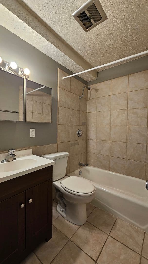 Omaha Apartment: 622 S 36th St