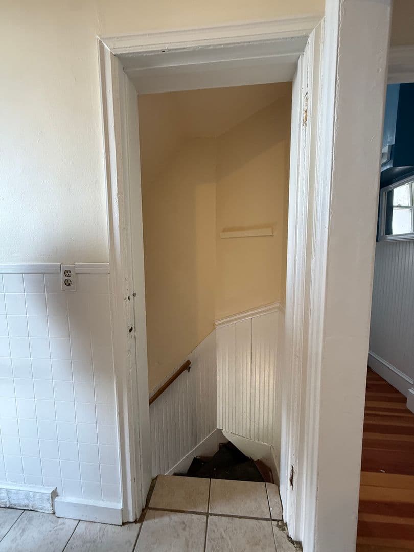 Omaha Apartment: 618 N 40th St