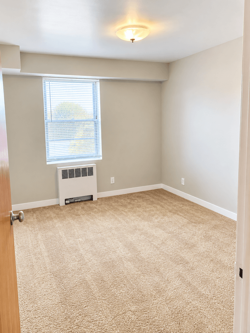 Omaha Apartment: 2235 Saint Marys Ave