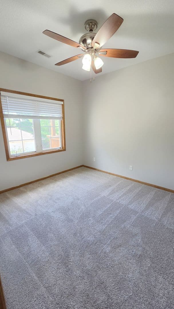 Des Moines Apartment: 2000 Meadow Ct
