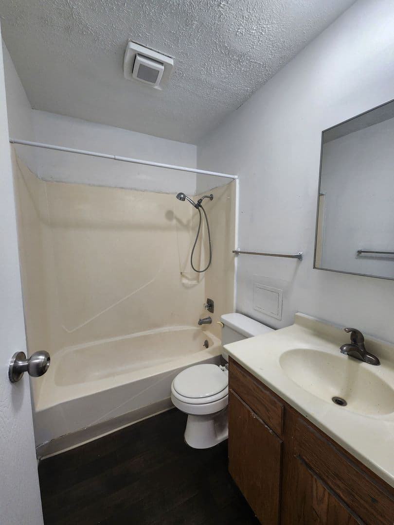 Council Bluffs Apartment: 1106 Marshall Ave
