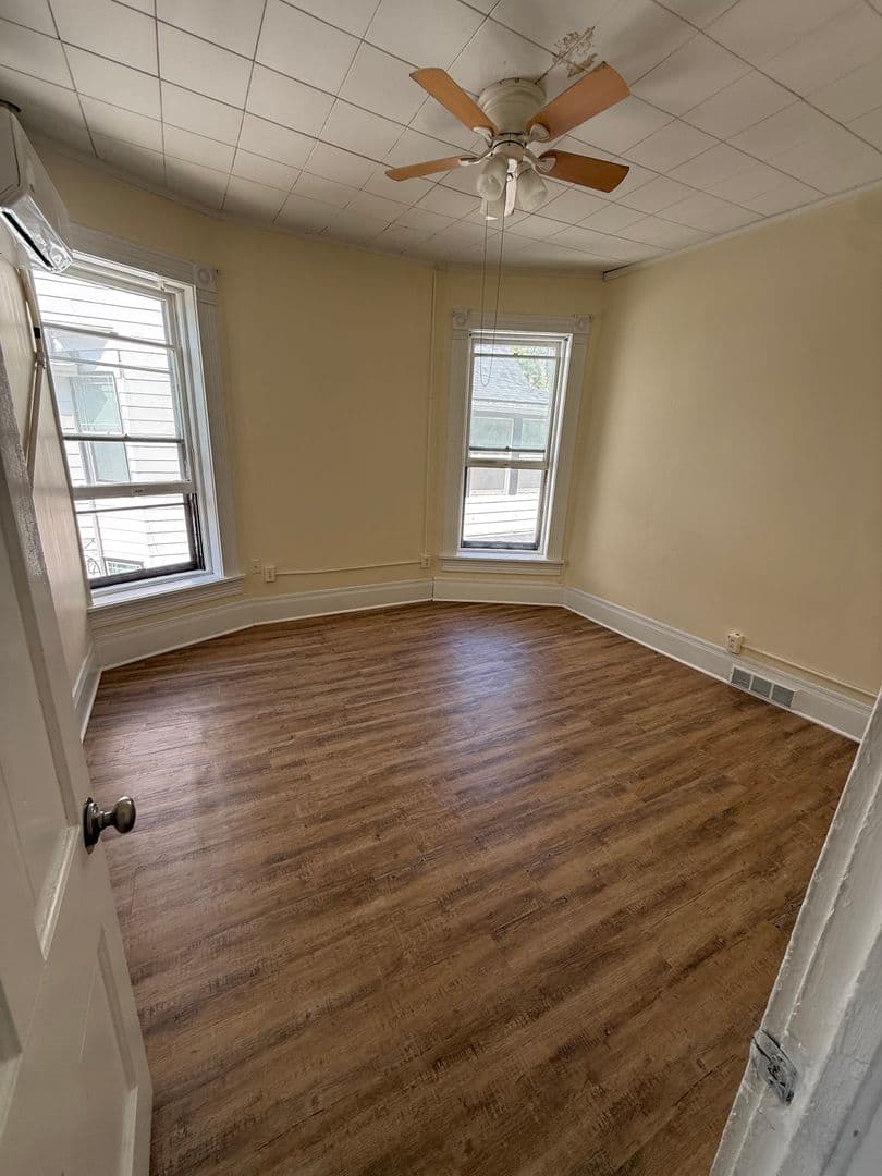 Omaha Apartment: 618 N 40th St