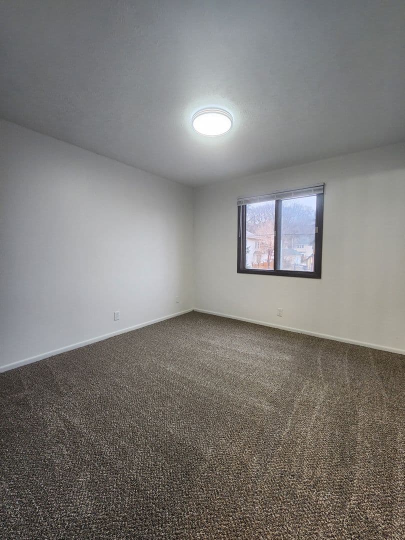 Council Bluffs Apartment: 207 Frank Street