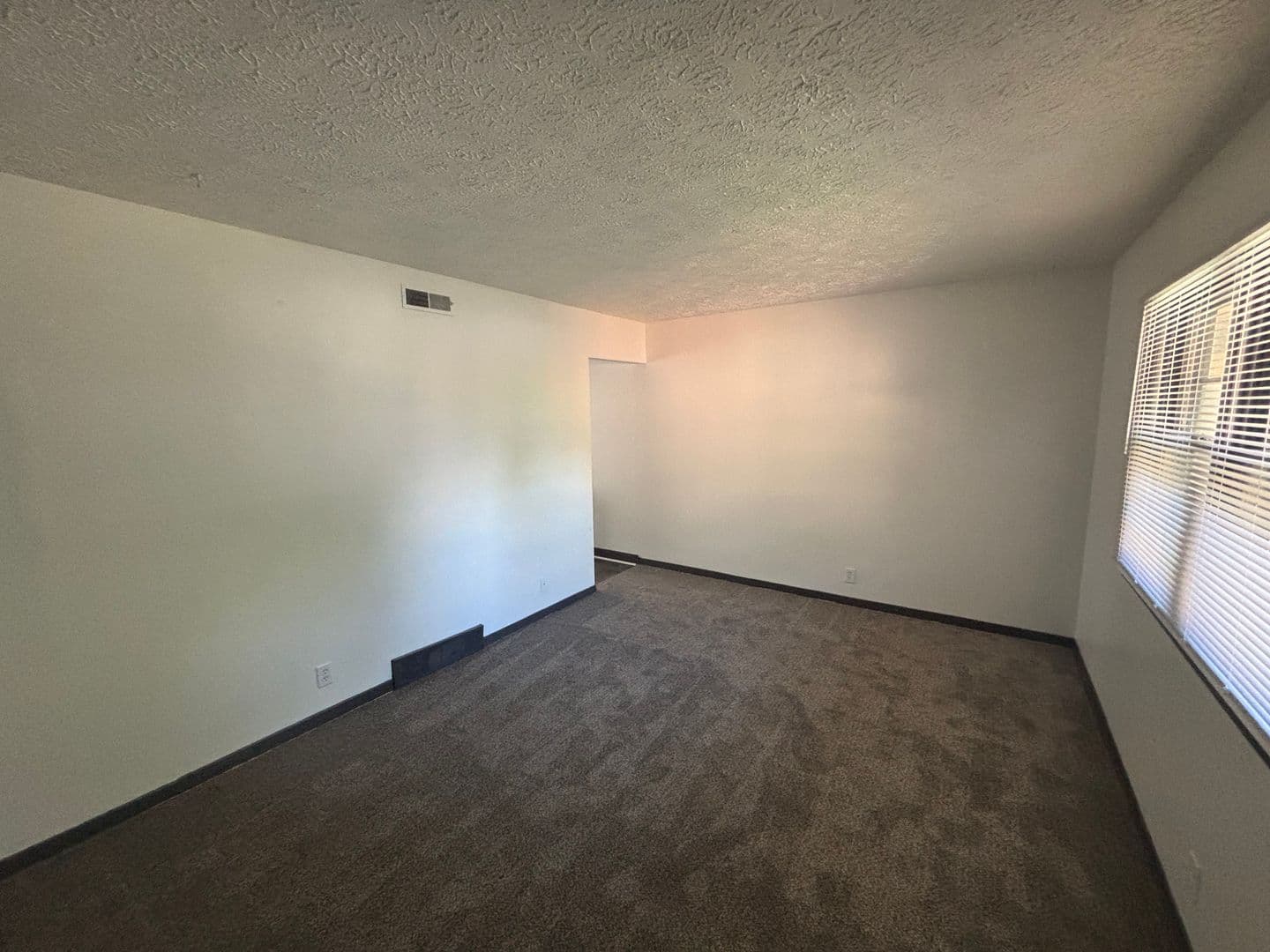 Council Bluffs Apartment: 130 Nicholas St