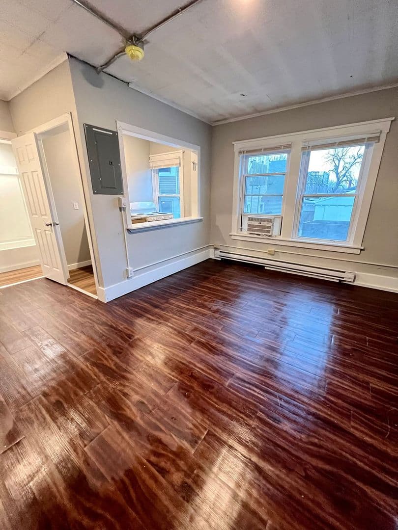 Council Bluffs Apartment: 208 Scott St