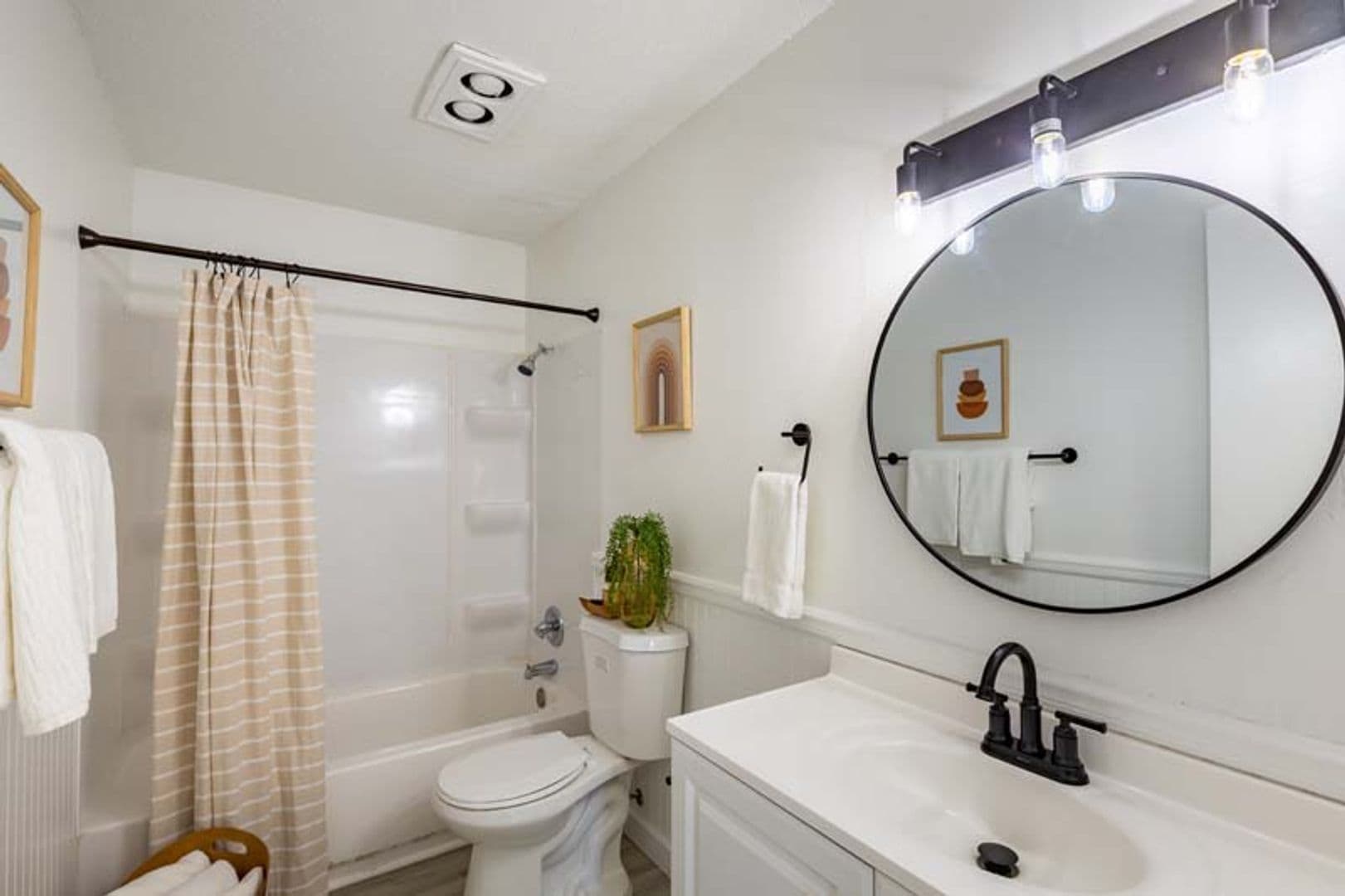 Des Moines Apartment: 6209 SE 5th St