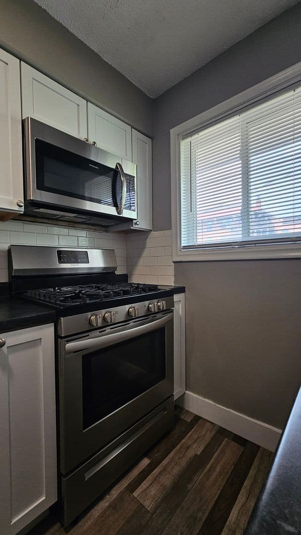 Omaha Apartment: 622 S 36th St