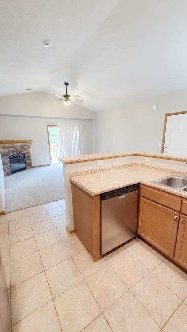 Des Moines Apartment: 2000 Meadow Ct