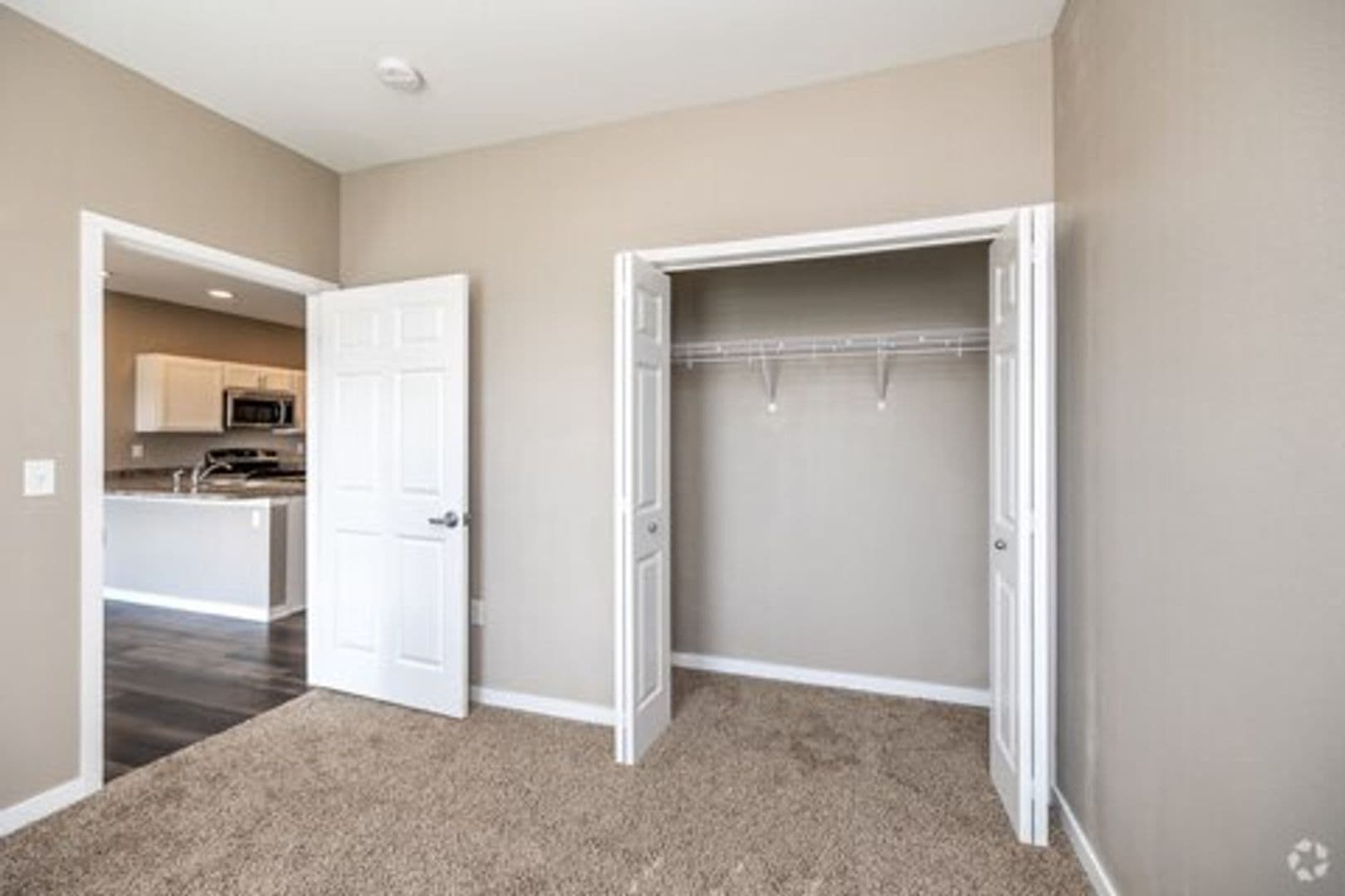 Newton Apartment: 320 W 3rd St N