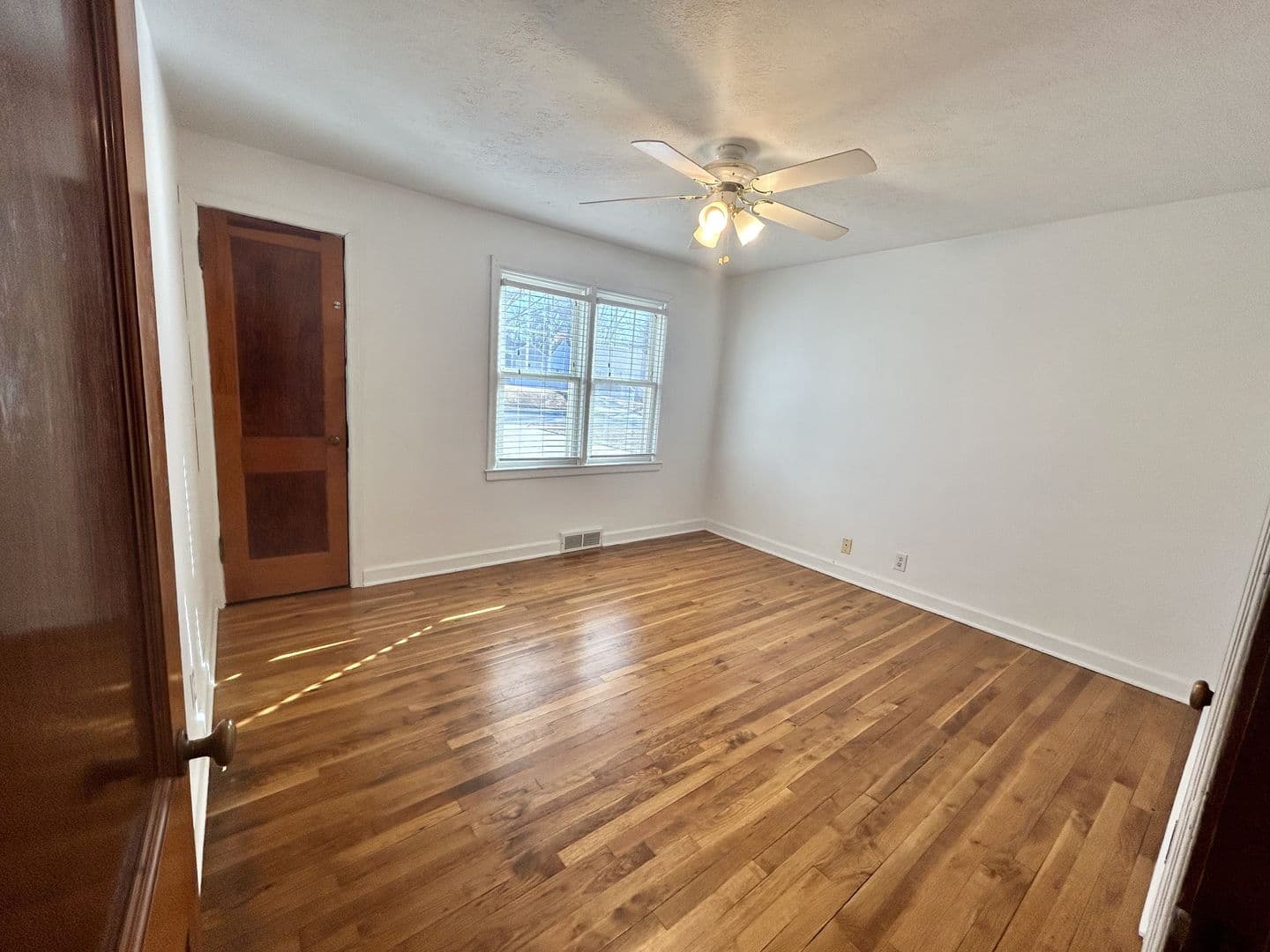 Omaha House: 1932 S 62nd St