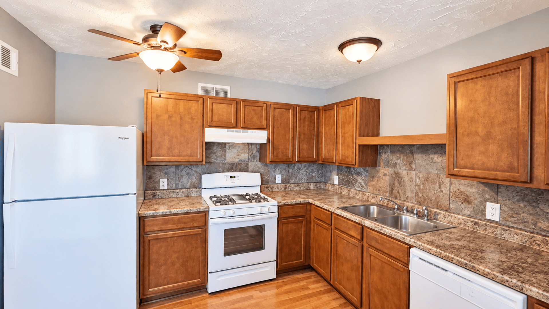 Omaha Apartment: 620 S 35th St