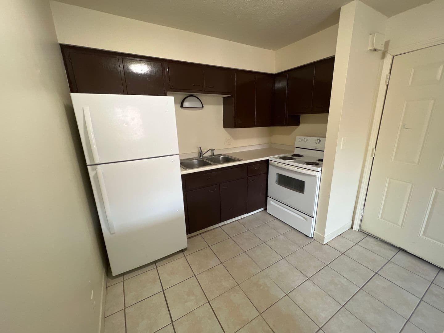 Ankeny Apartment: 206, 210, 214, 218 NW State St