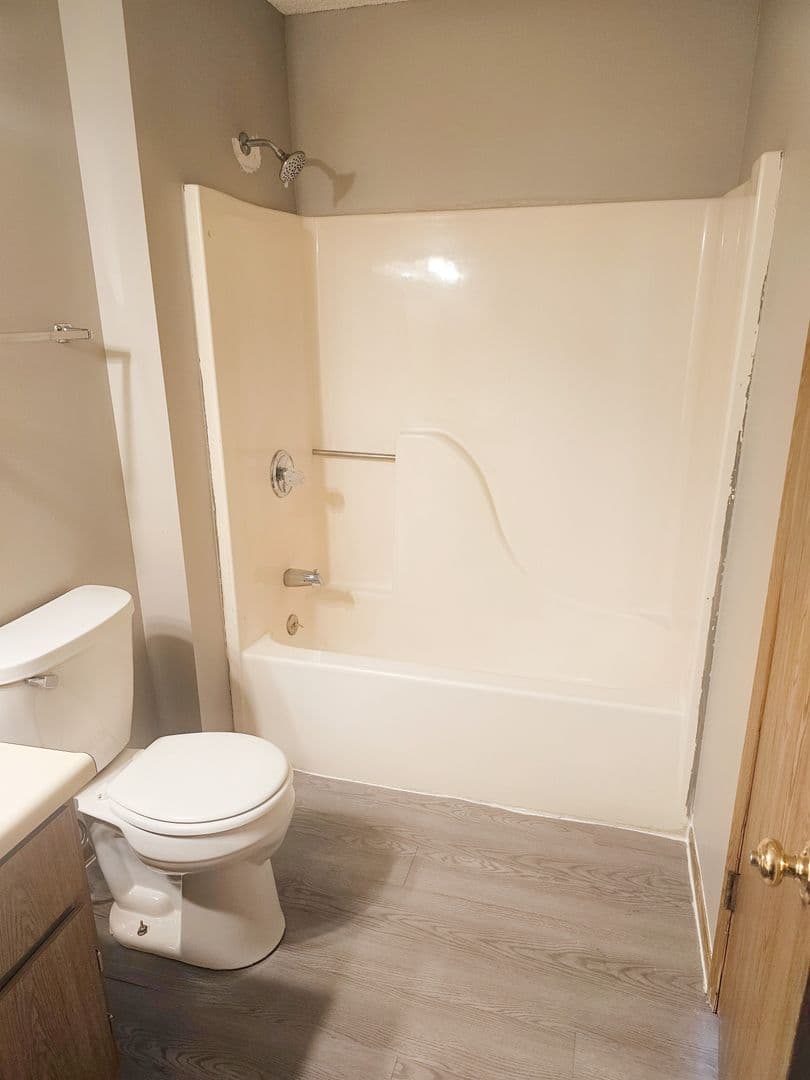 Newton Apartment: 500-510 E 17th St S