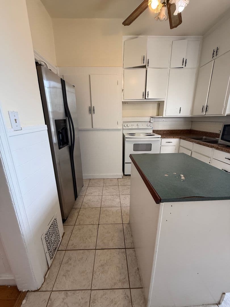 Omaha Apartment: 618 N 40th St