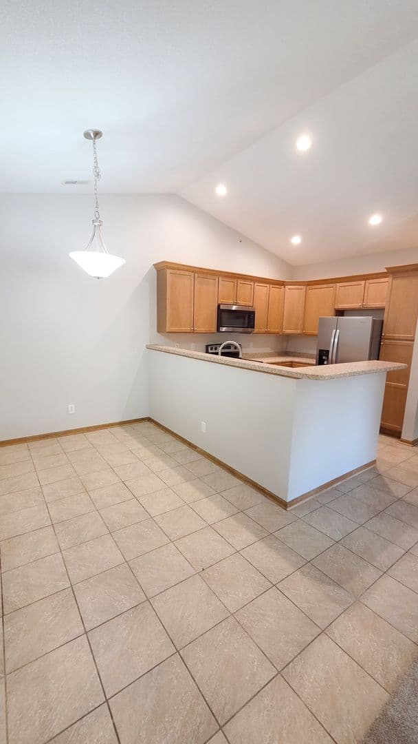 Des Moines Apartment: 2000 Meadow Ct