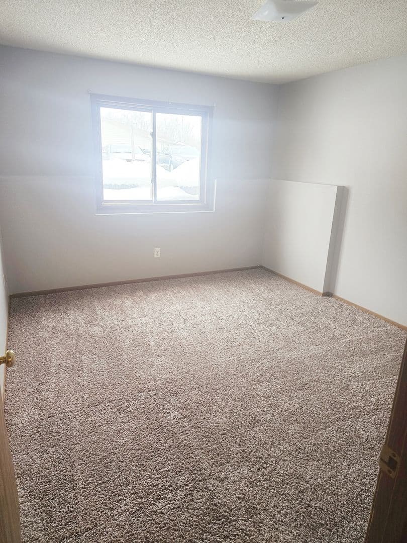 Newton Apartment: 500-510 E 17th St S